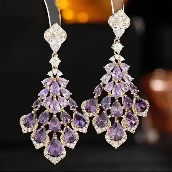 NEW-Elegant Dangly Sparkly Earrings - Glamorous Statement Jewelry - Picture 3 of 3